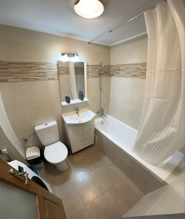 Ap 2 cam recent modernizat, central Str 1 Decembrie, parcare