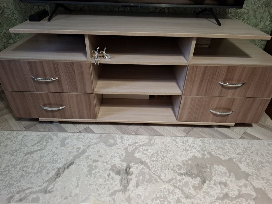 Продам тумбу под телевизор