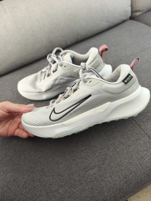 Маратонки NIKE 36,5