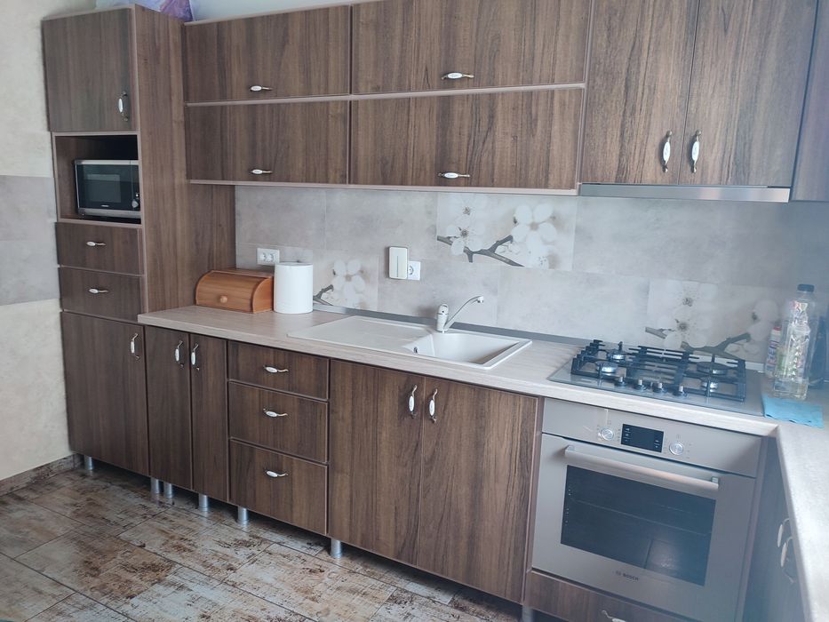 Apartament cu 3 camere decomandat + garaj