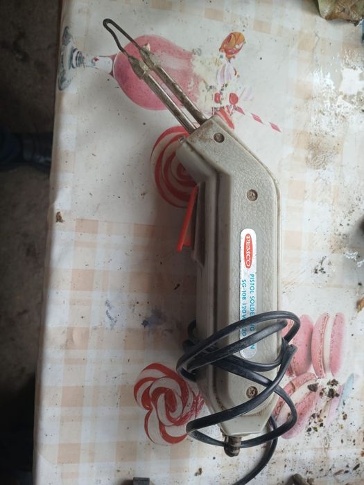 Pistol de lipit în stare de functionare