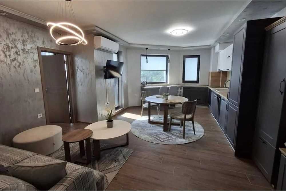 Луксозен апартамент под наем в центъра на Варна