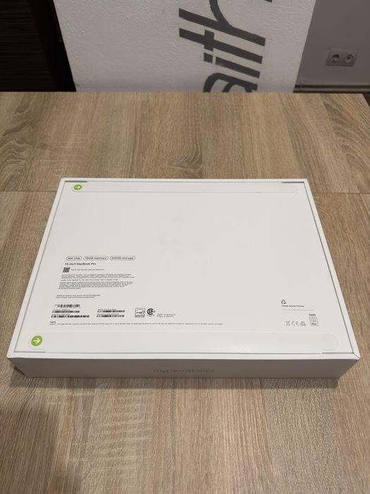 Apple MacBook Pro 14" cu procesor M4, 16GB RAM, 512GB SSD, Silver