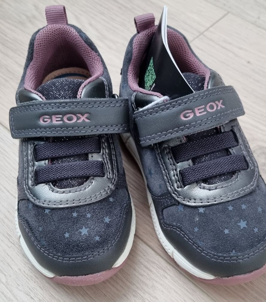 Geox нови бебешки маратонки 21 номер