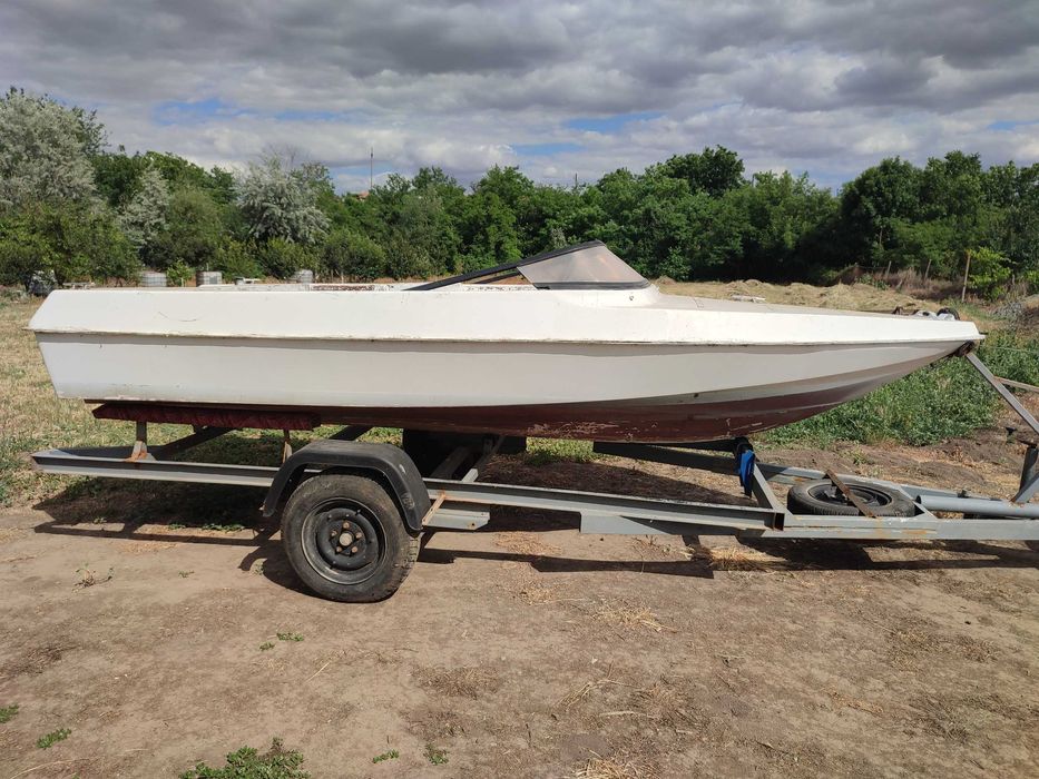 Barca pentru pescuit sau agrement