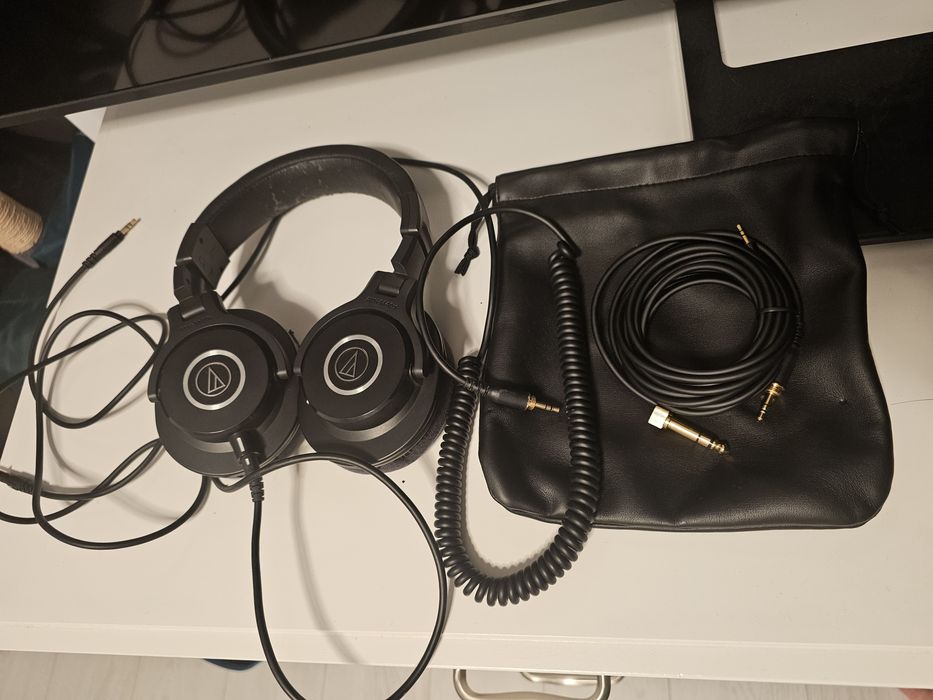 Vând casti Audio Technica M40x