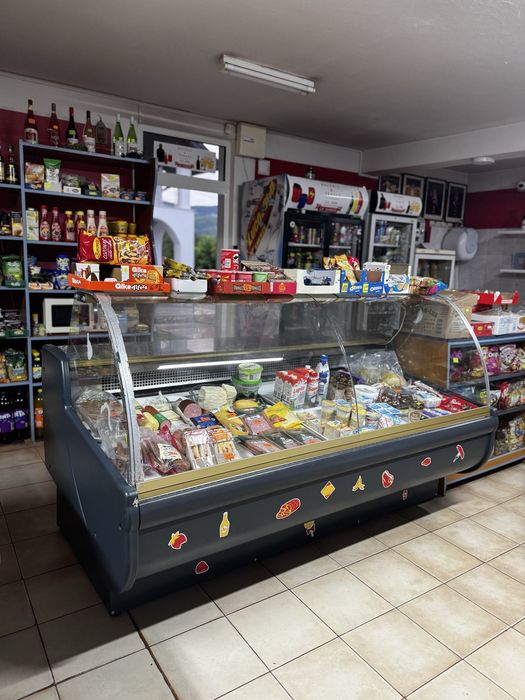 Lada frigorifica de mezeluri  2 metri