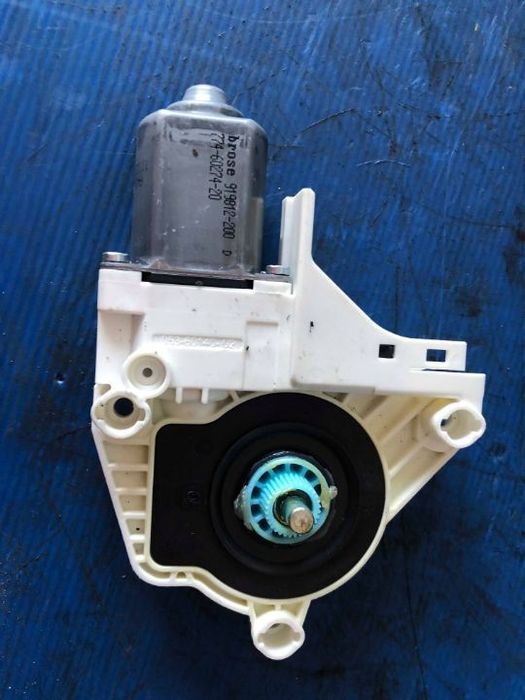 motoras macara geam stanga spate audi a4 b8