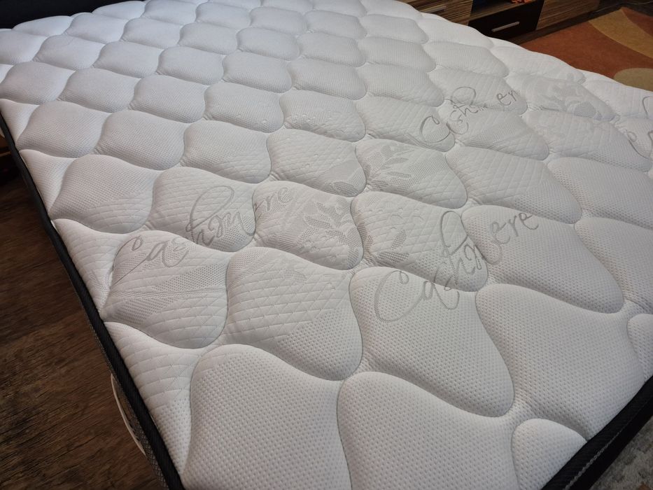 Продавам двулицев матрак 140/ 200