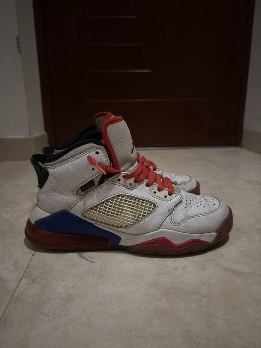 Jordan 270 Mars (sireturi custom)