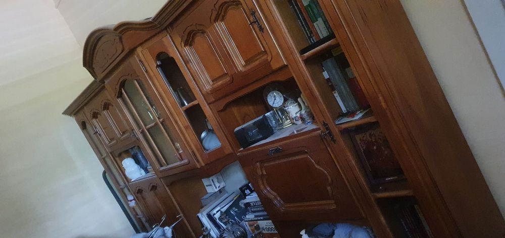 Vând biblioteca / vitrina lemn masiv