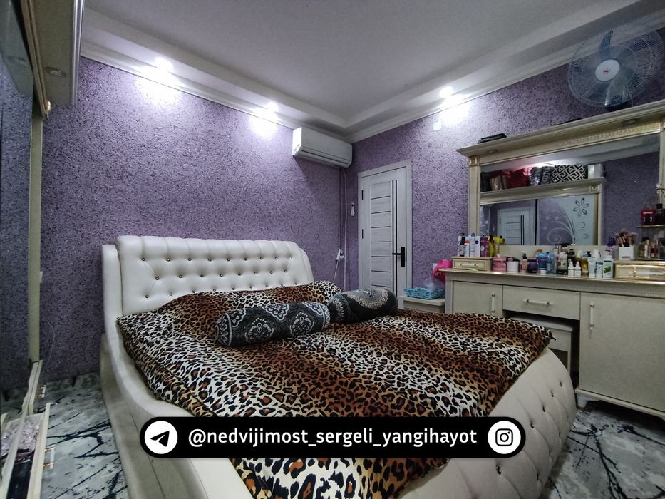 Сергели Чаш тепа кварт на земле 4ком+Хол 100кв,м. 100м до 1 ст метро