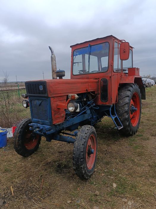 Vând tractor U650 plus plug