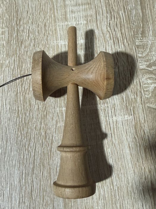 Vând kendama krom pop