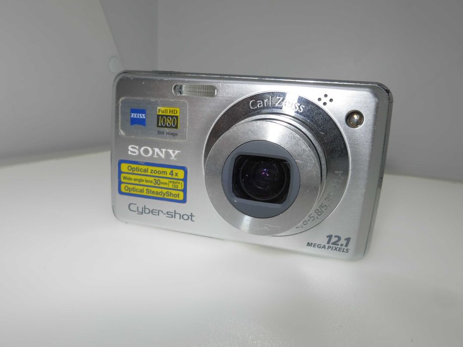 Sony Cyber-shot W220 компактен фотоапарат, комплект камера и зарядно
