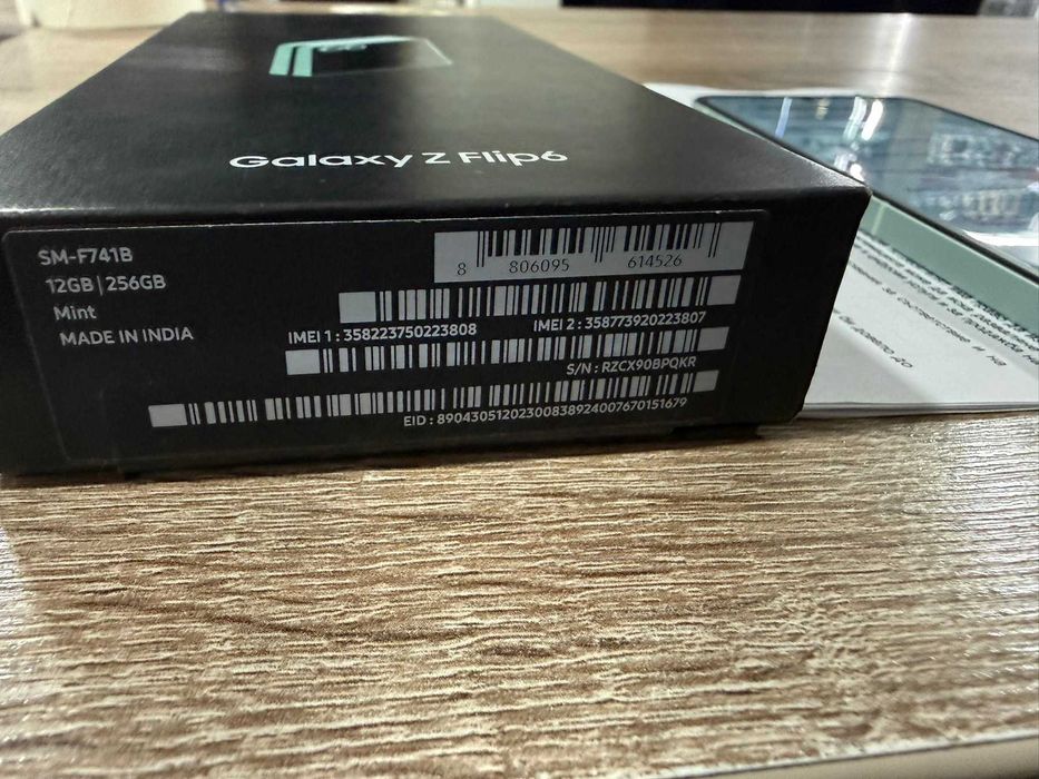 Samsung Z flip 6 Mint