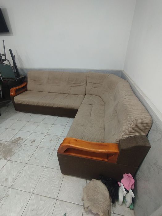 Продается уголок в хорошем состоянии