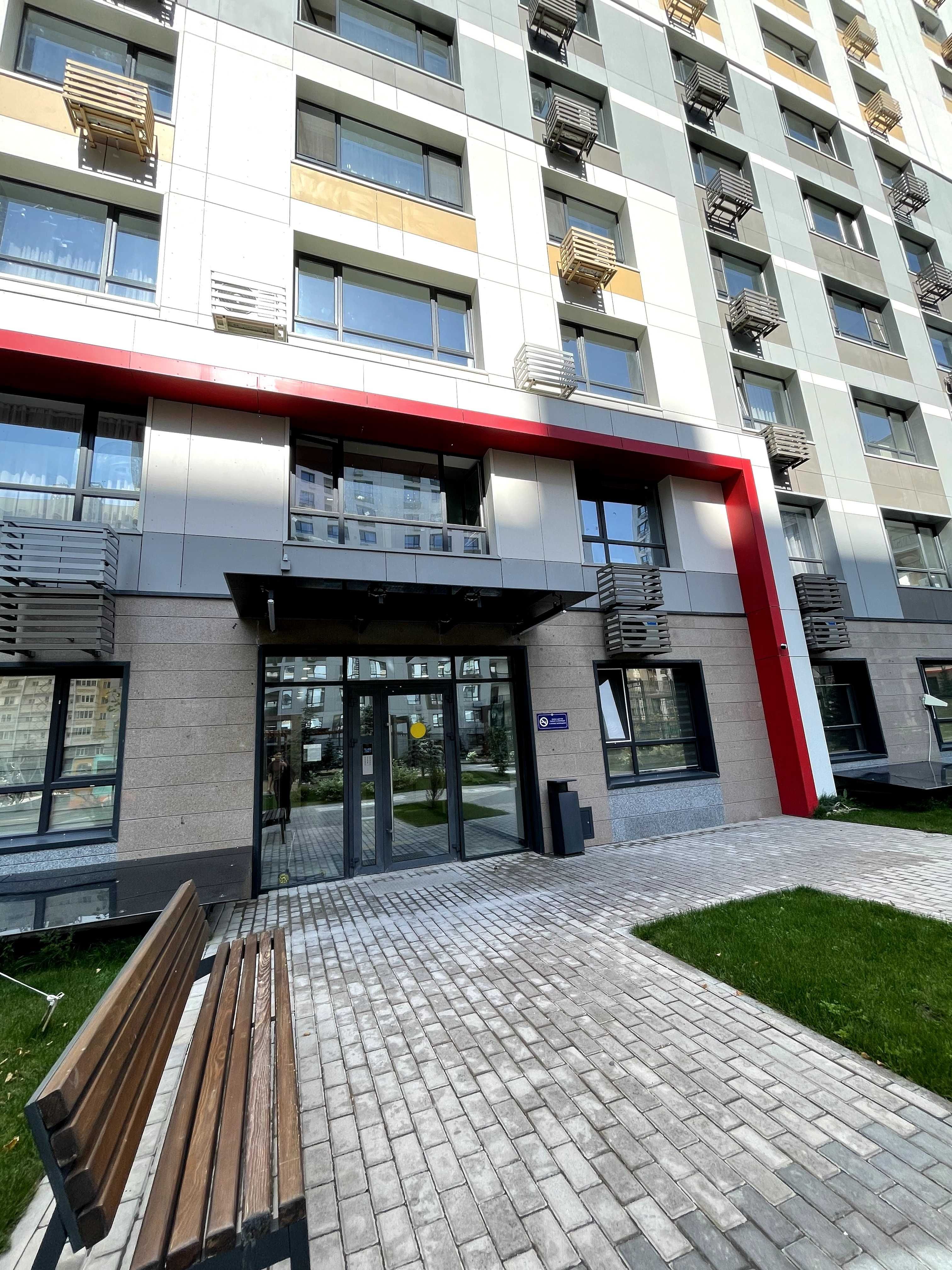 Меняю однокомнатную кв в Алапарке на 2х комнатную в этом же районе.