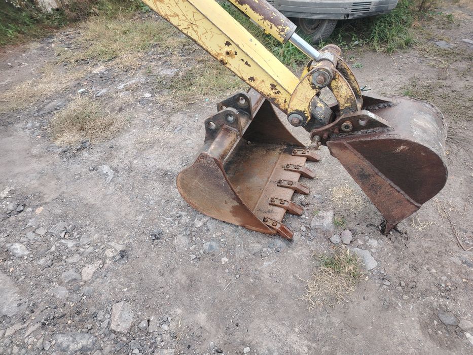 Vând mini excavator yanmar b15-3