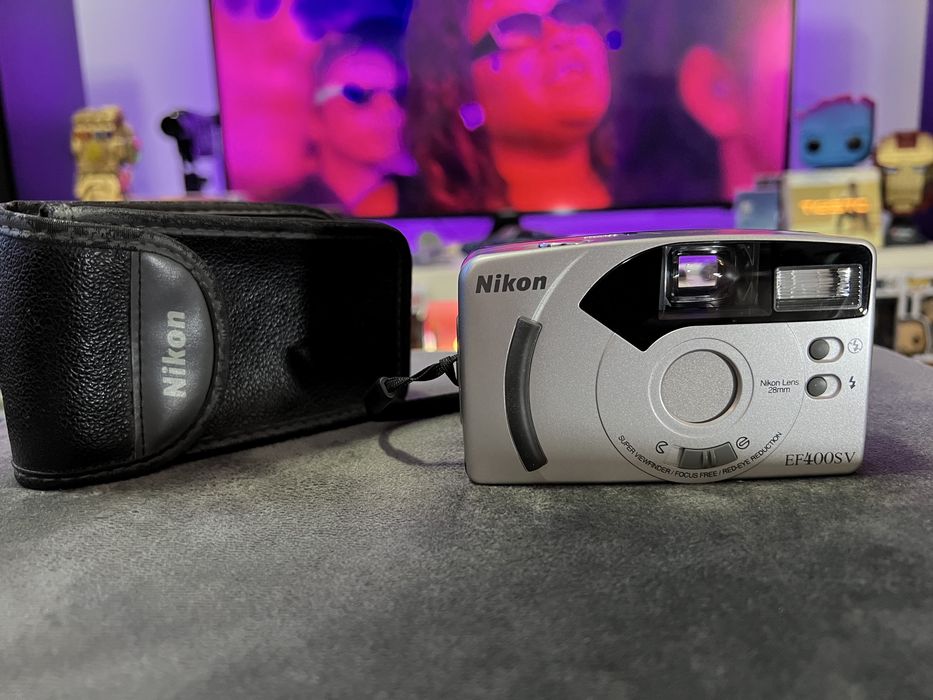 Aparate foto pe film compacte Nikon si Wizen