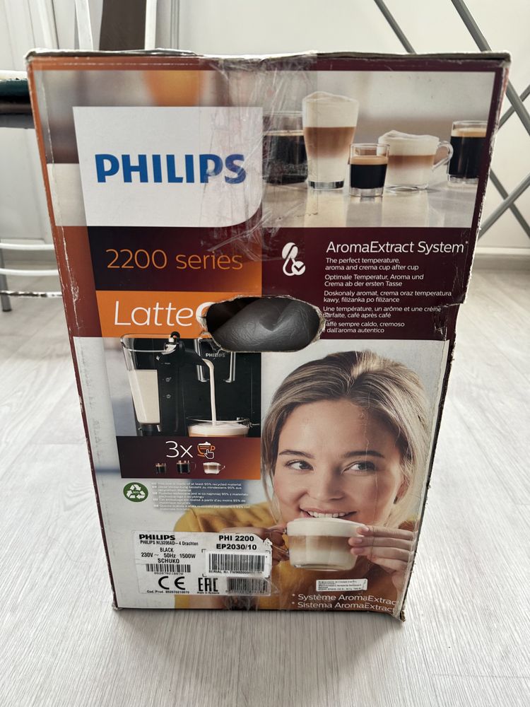 Кофемашина Philips Series 2200 черный latteGo
