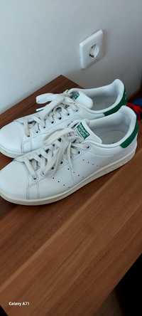 Дамски маратонки Adidas Stan Smith,като нови.