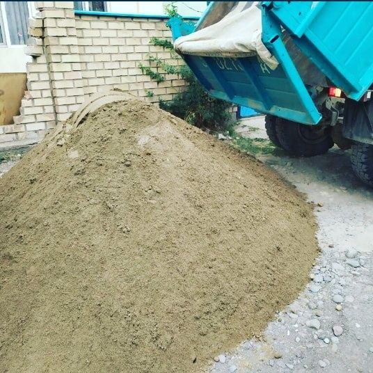 Бой кирпича, песок, щебень.