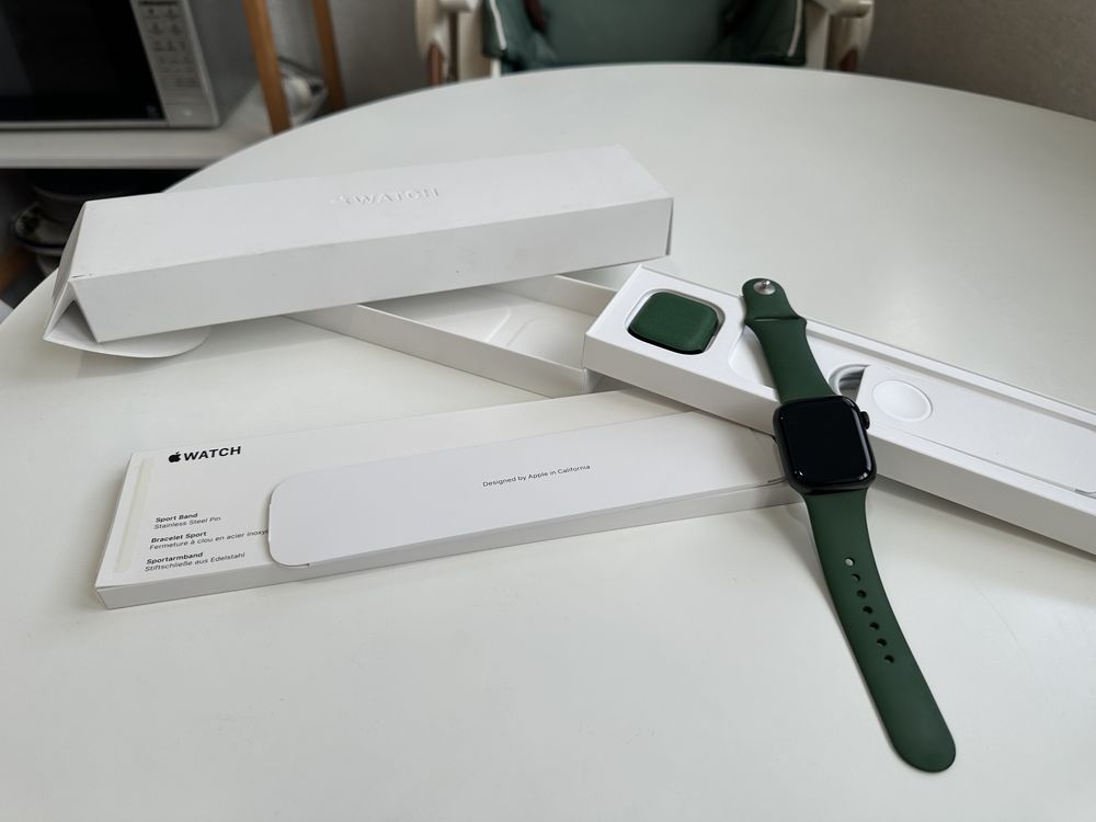 Продам Apple Watch series 7