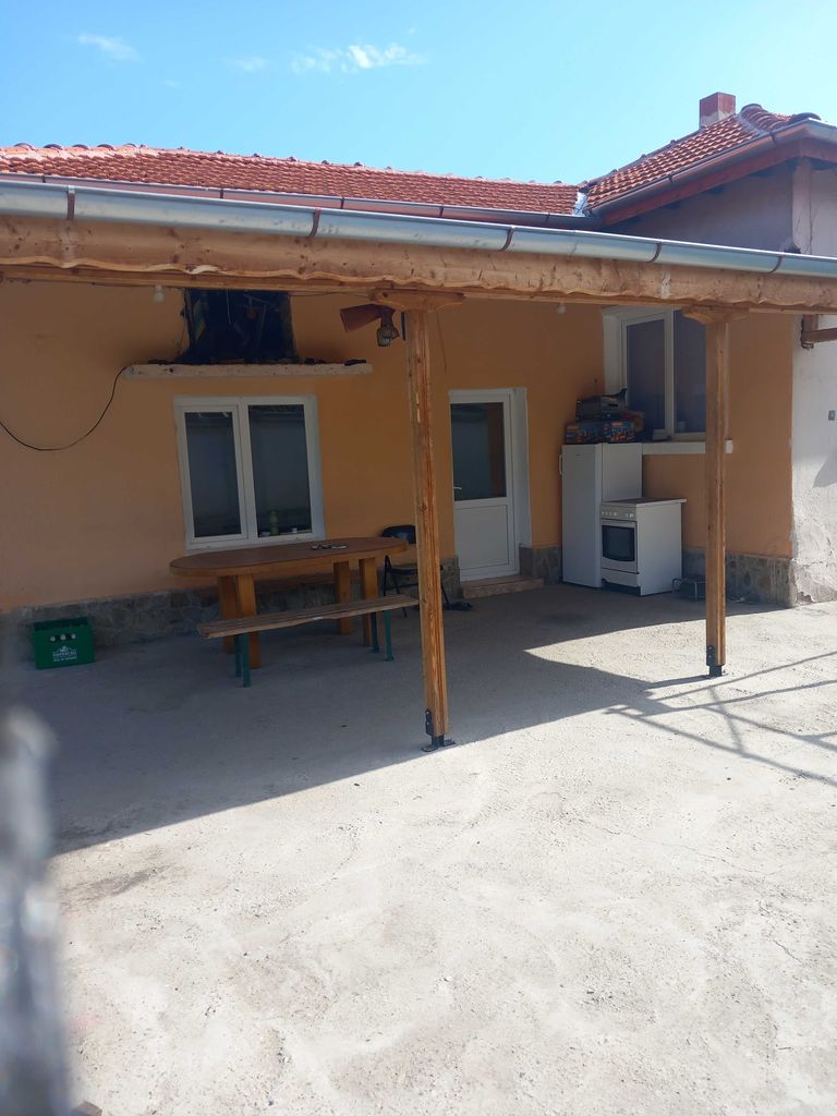 Продава се Къща в с. Овощник, Област Стара Загора - 1000 кв.м за 2 €/кв.м - Снимка #2