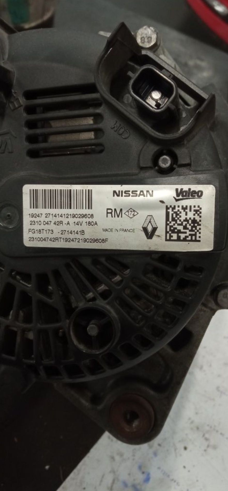 Vând alternator Renault Nissan