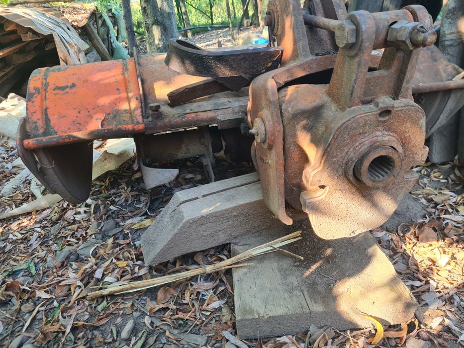 Tractoras articulat
