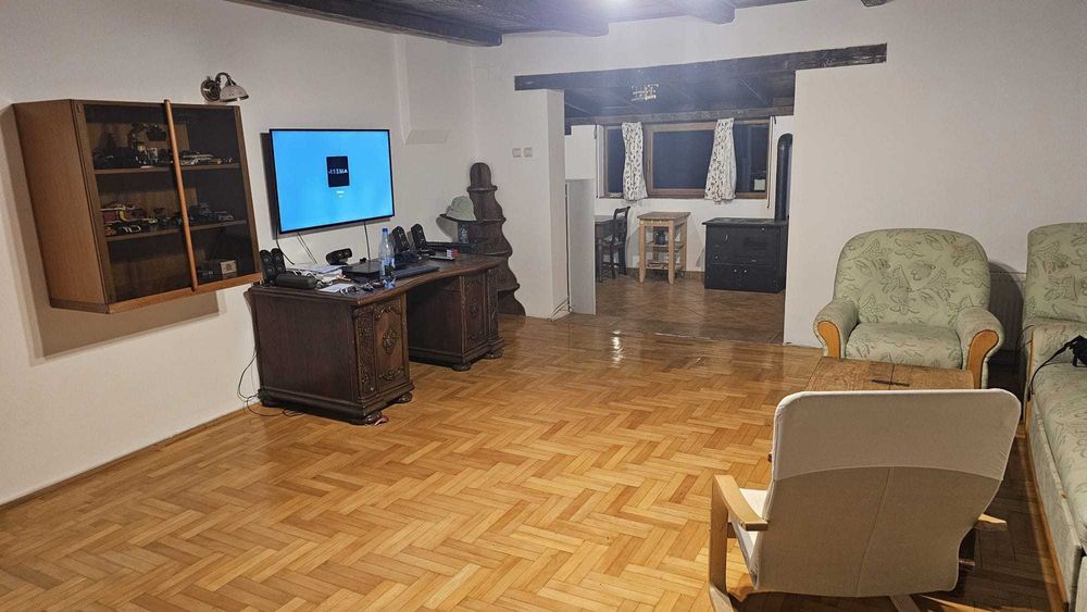 Ofer spre inchiriere casa in Sanpetru , curte ,gradina si garaj