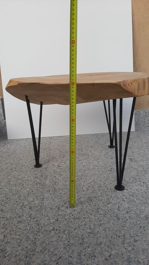 Măsuță din trunchi de brad
