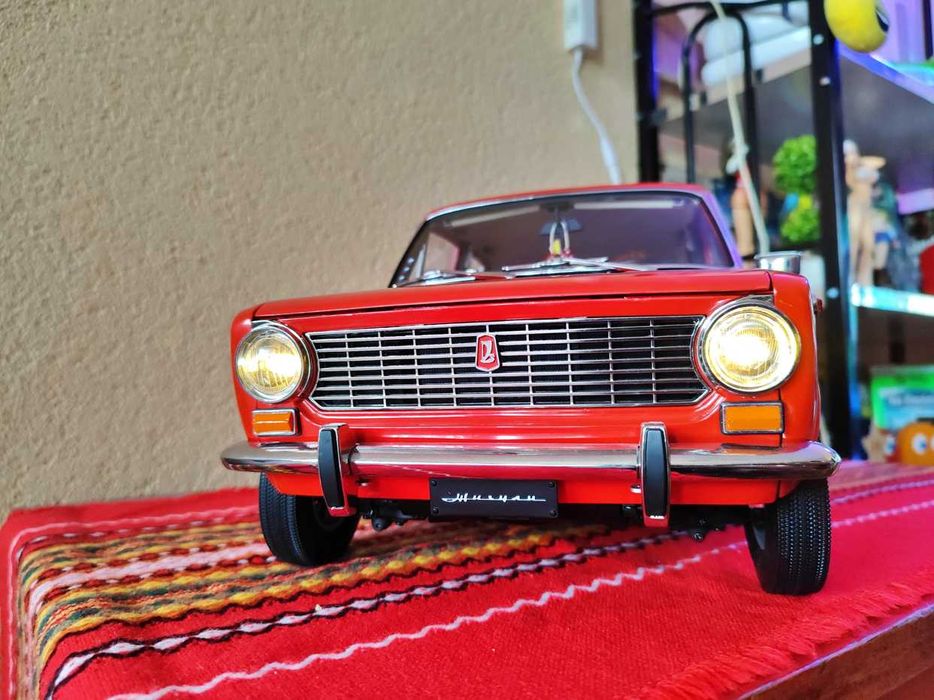 Макет на Жигули във мащаб 1/8 + аксесоари