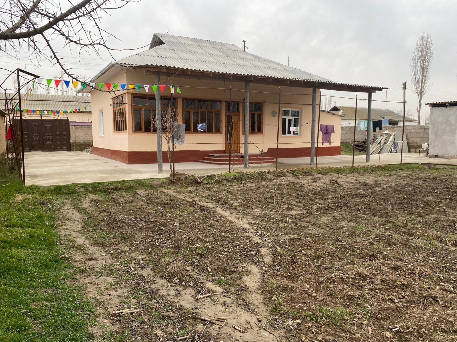 Янги тамирланган ховли сотилади