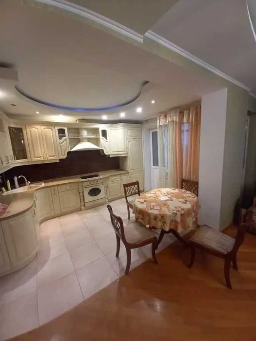 Дава се под наем Двустаен апартамент в София, Център - 55 кв.м за 382.5 € - Снимка #1