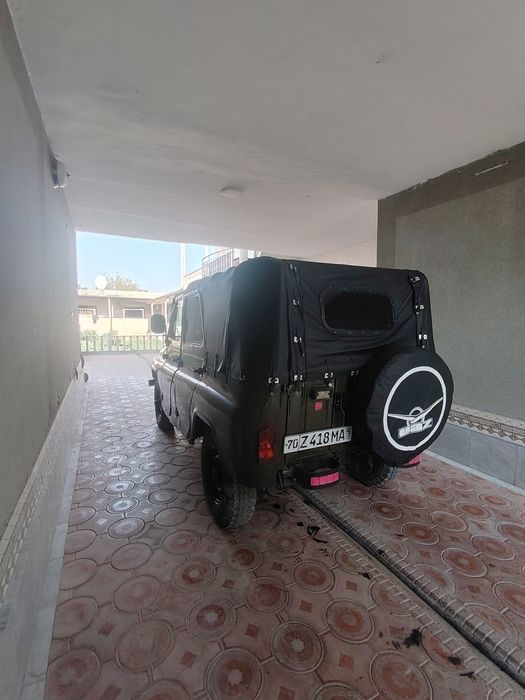 UAZ Hanter 1980 yil