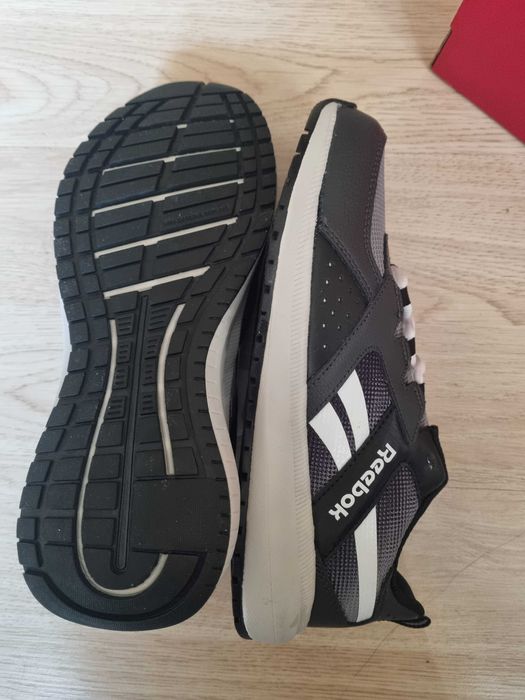 Нови унисекс маратонки Reebok Road Supreme 2.0- с етикети и кутия