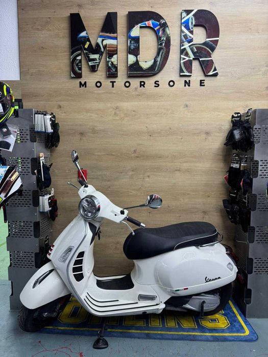 Vespa GTS 300 2022 -GARANTIE-