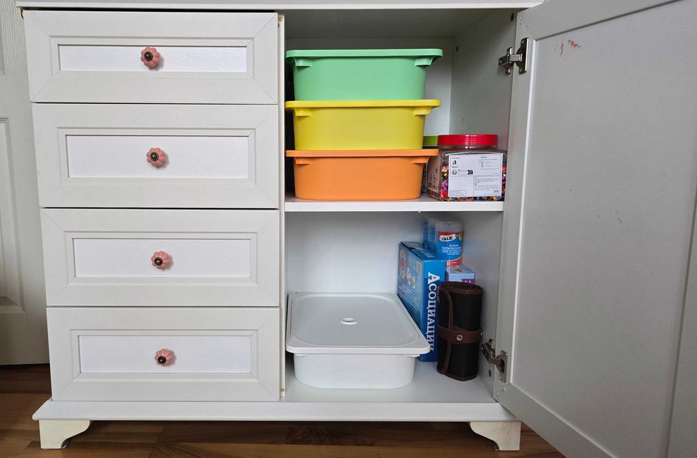 Детски мебели за момиче–легло, гардероб, бюро, тоалетка, шкаф за книги