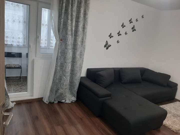 De inchiriat / o camera