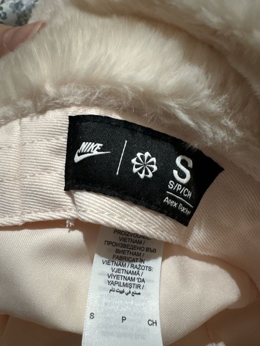 Шапка NIKE тип идиотка