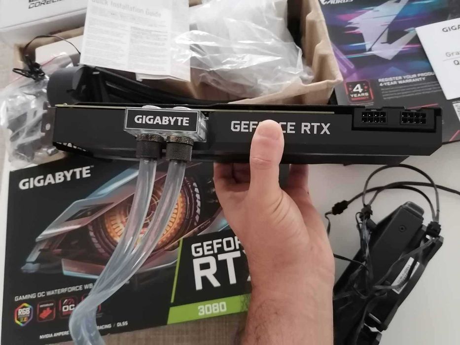 GIGABYTE RTX 3080 GAMING OC WB racita pe apa cu MSI 360R ARGB