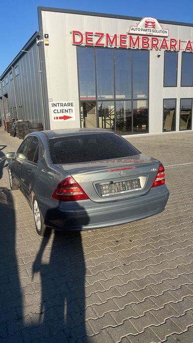Dezmembram Mercedes C Class 2.2 diesel din 2006