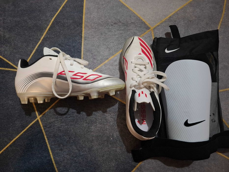 Комплект бутонки за футбол