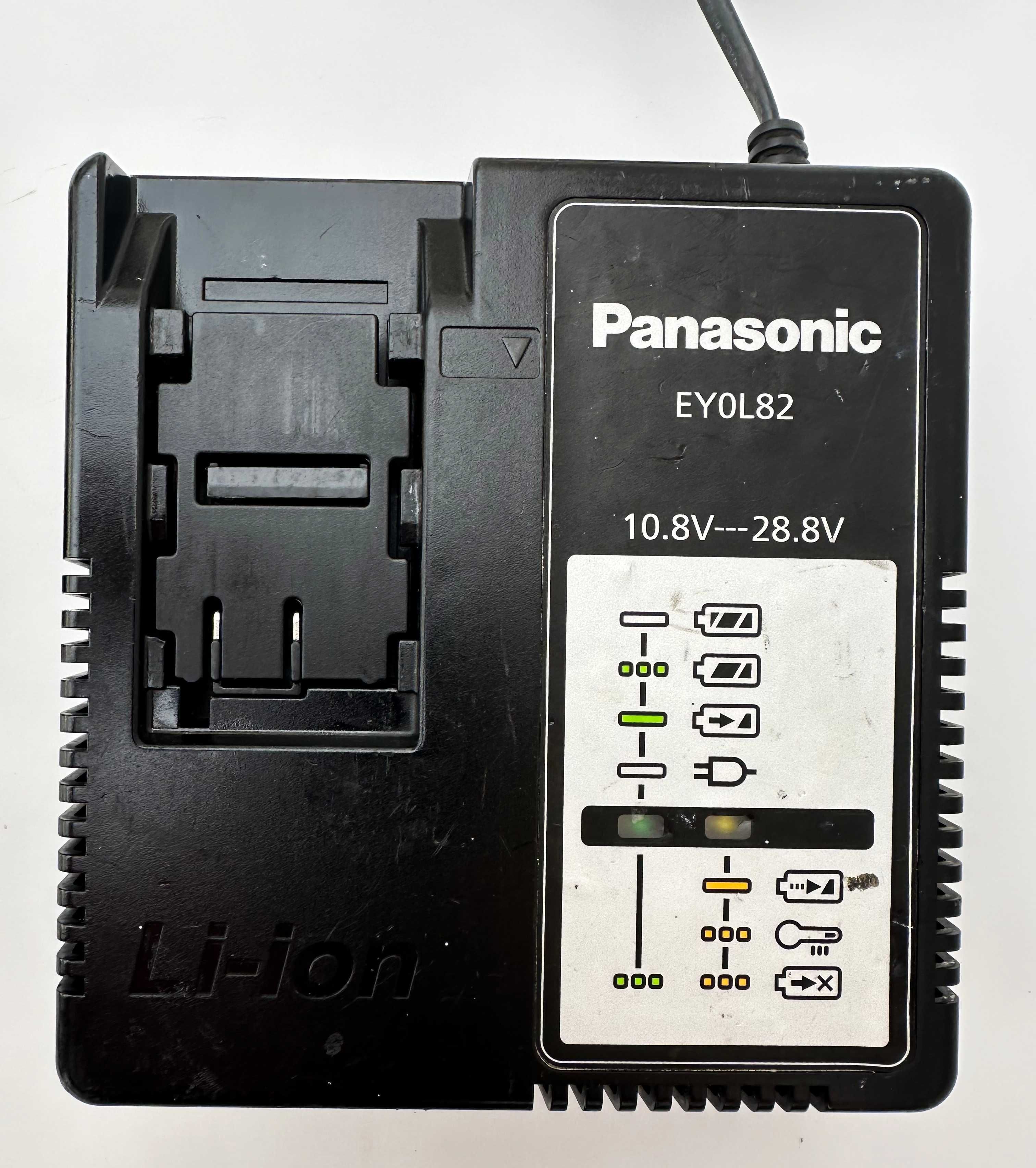 Зарядно устойство Panasonic EY0L82 с две батерии по 18V 4.2Ah