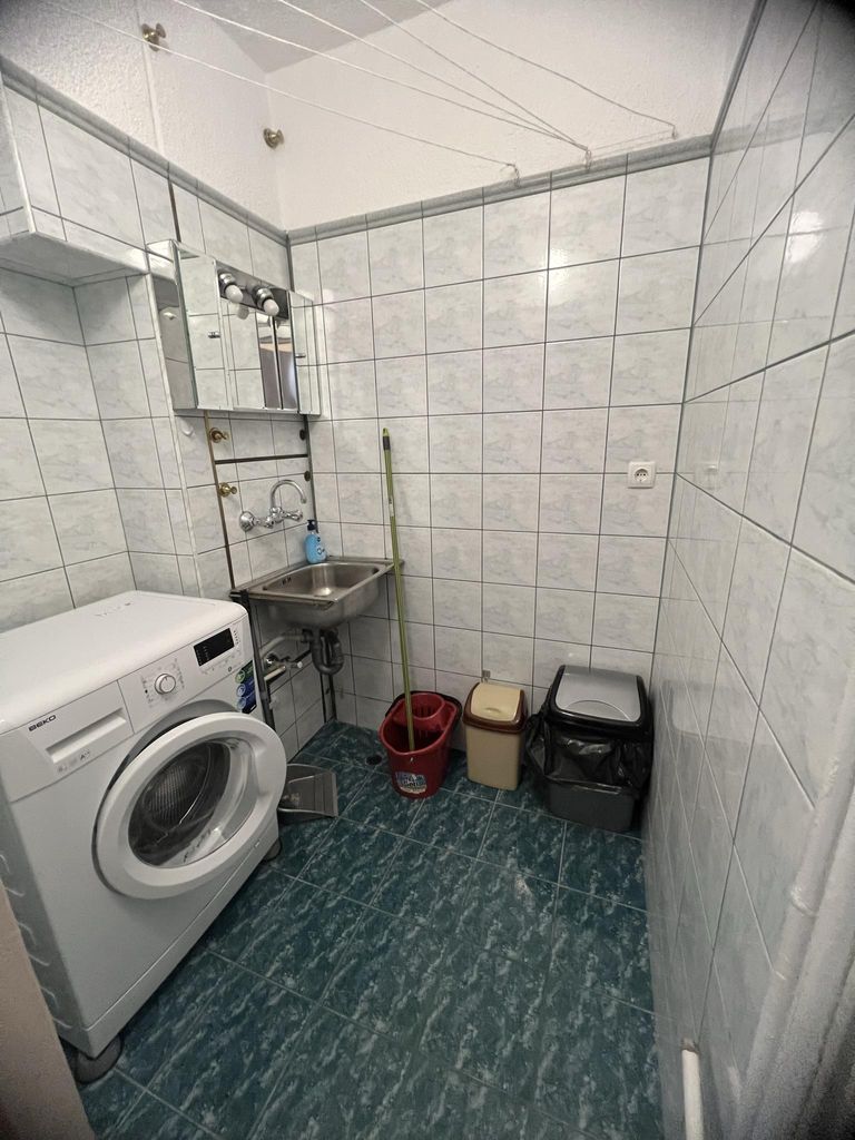 Дава се под наем Тристаен апартамент в София, Лозенец - 76 кв.м за 650 € - Снимка #1