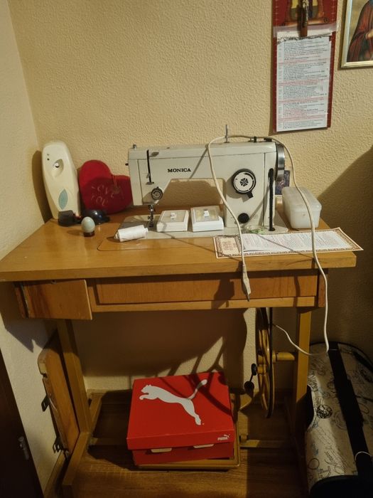 Masina de cusut Monica