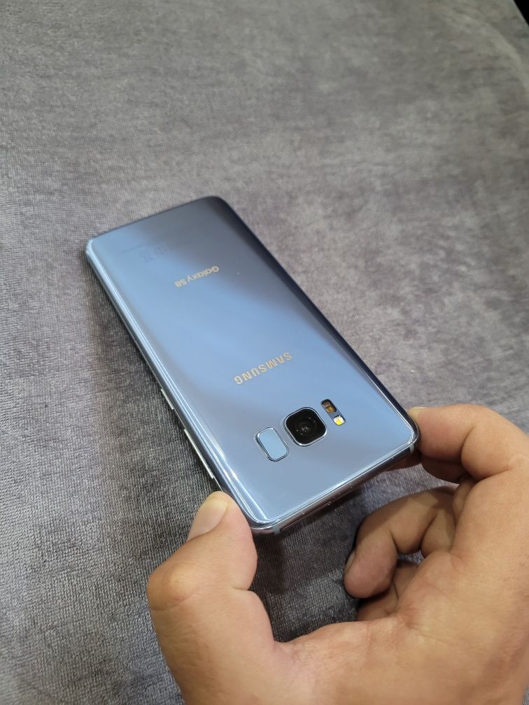 Samsung s8 телефона е в добро състояние с  издръжлива батерия