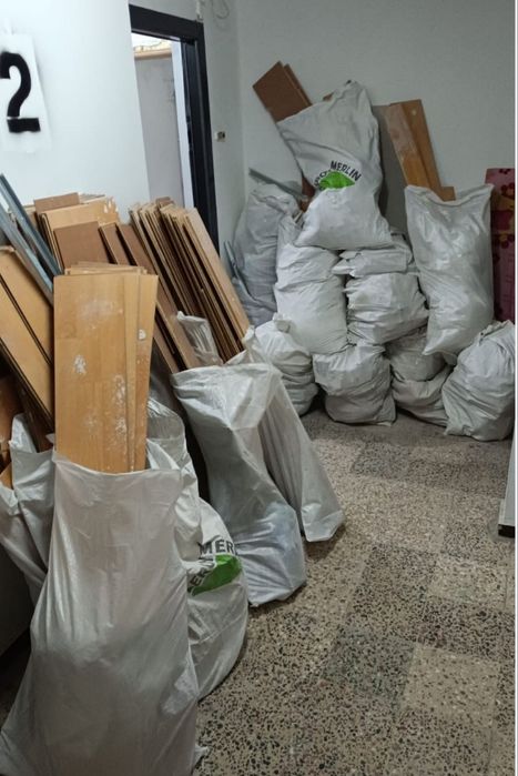 OFERIM servicii complete de ridicat moloz  deșeuri mobilier vechi